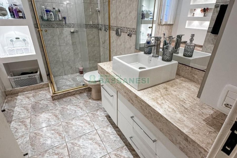 Apto Mobiliado com 91m², 3 dormitórios, 1 vaga, no bairro Jardelino Ramos em Caxias do Sul para Comprar