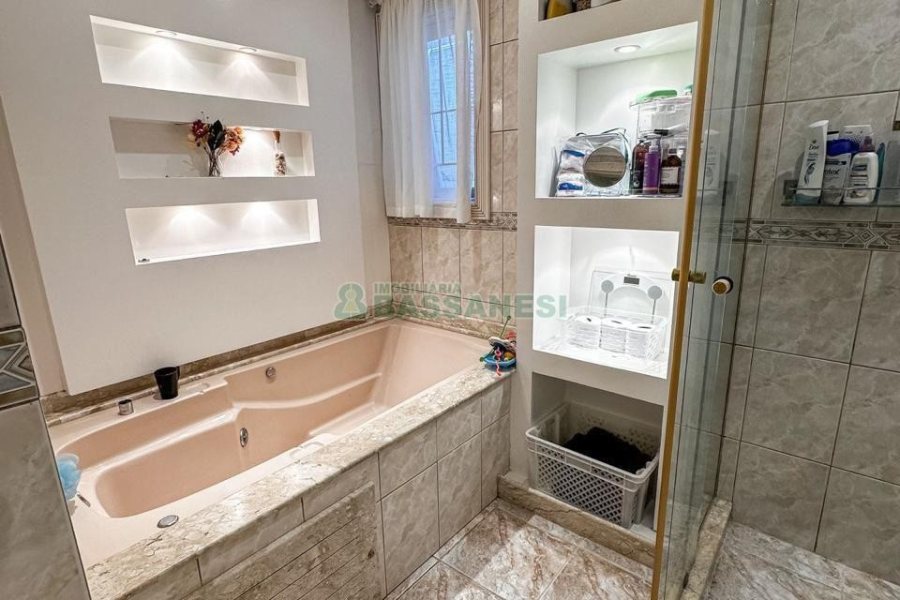 Apto Mobiliado com 91m², 3 dormitórios, 1 vaga, no bairro Jardelino Ramos em Caxias do Sul para Comprar