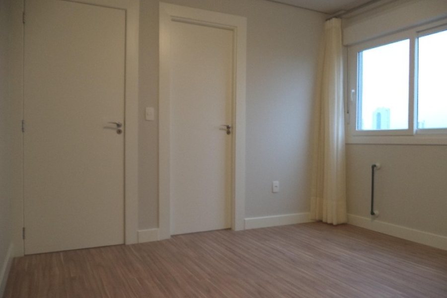 Apartamento com 90m², 2 dormitórios, 1 vaga, no bairro Centro em Caxias do Sul para Comprar