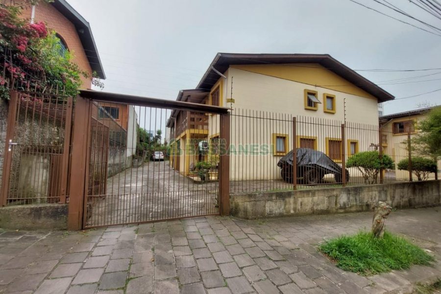 Sobrado com 126m², 3 dormitórios, 1 vaga, no bairro Jardim América em Caxias do Sul para Comprar