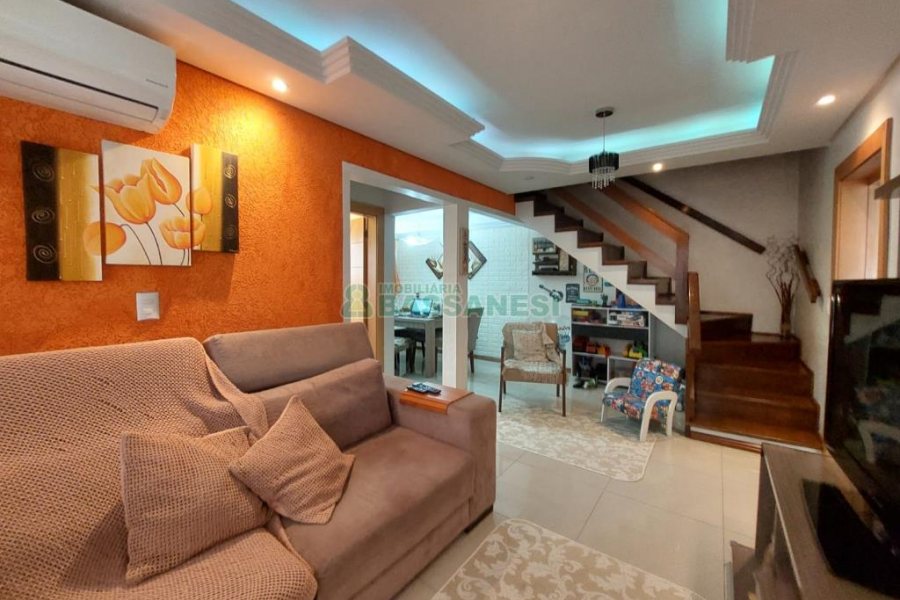 Sobrado com 126m², 3 dormitórios, 1 vaga, no bairro Jardim América em Caxias do Sul para Comprar