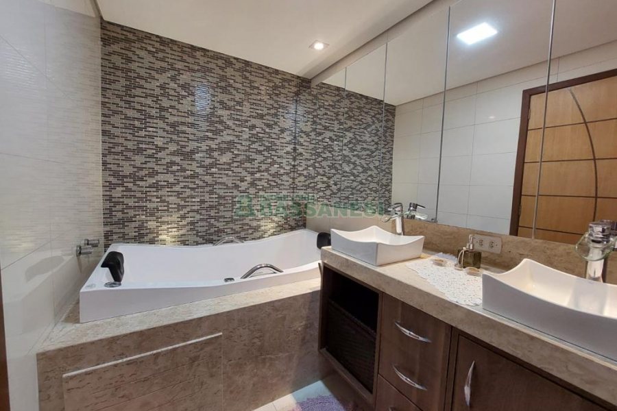 Sobrado com 126m², 3 dormitórios, 1 vaga, no bairro Jardim América em Caxias do Sul para Comprar