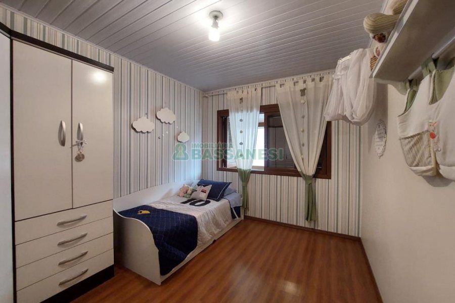 Sobrado com 126m², 3 dormitórios, 1 vaga, no bairro Jardim América em Caxias do Sul para Comprar