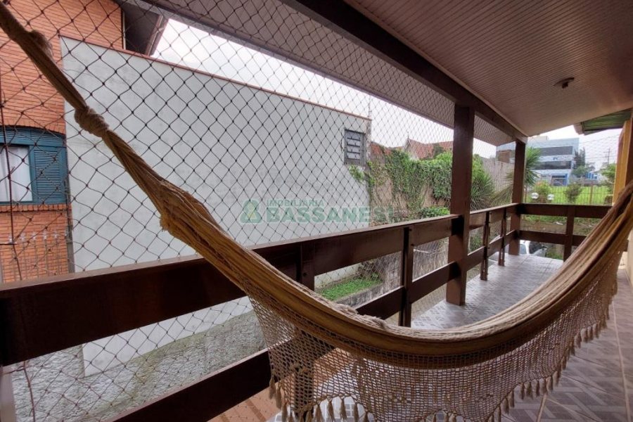 Sobrado com 126m², 3 dormitórios, 1 vaga, no bairro Jardim América em Caxias do Sul para Comprar