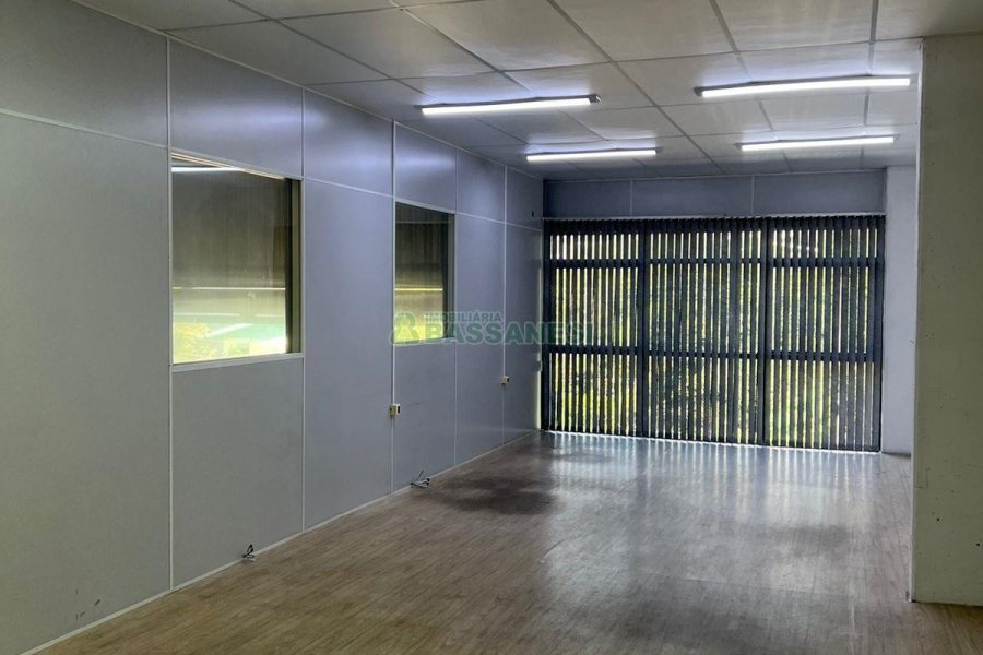 Pavilhão com 390m², no bairro Marechal Floriano em Caxias do Sul para Alugar