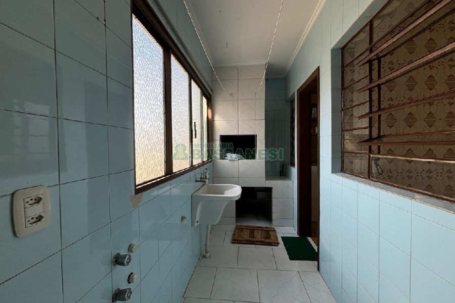 Apartamento com 82m², 2 dormitórios, 1 vaga, no bairro Medianeira em Caxias do Sul para Alugar