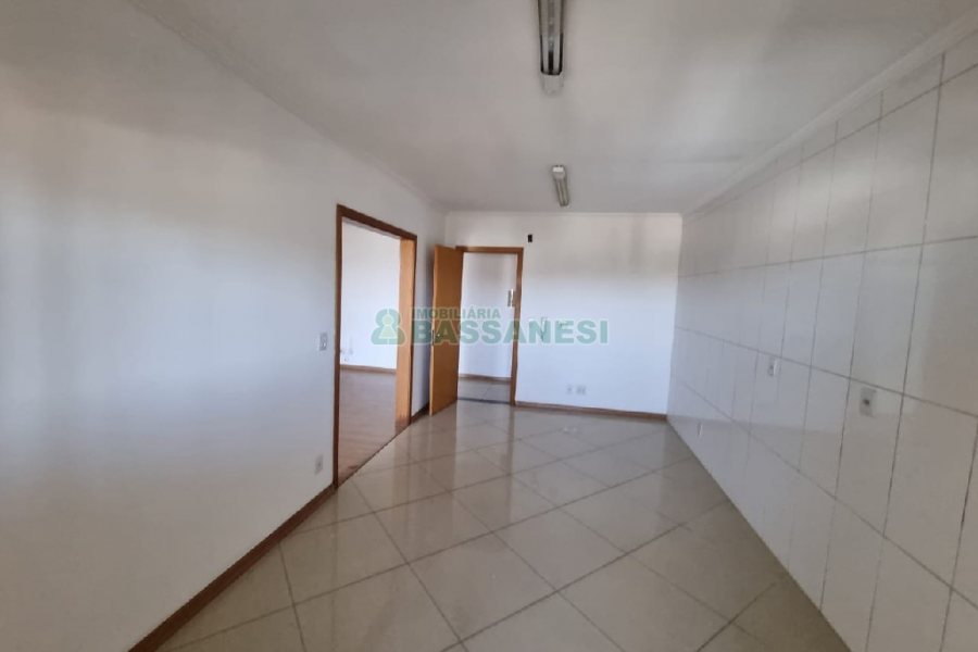 Apartamento com 101m², 3 dormitórios, 2 vagas, no bairro São Caetano em Caxias do Sul para Comprar