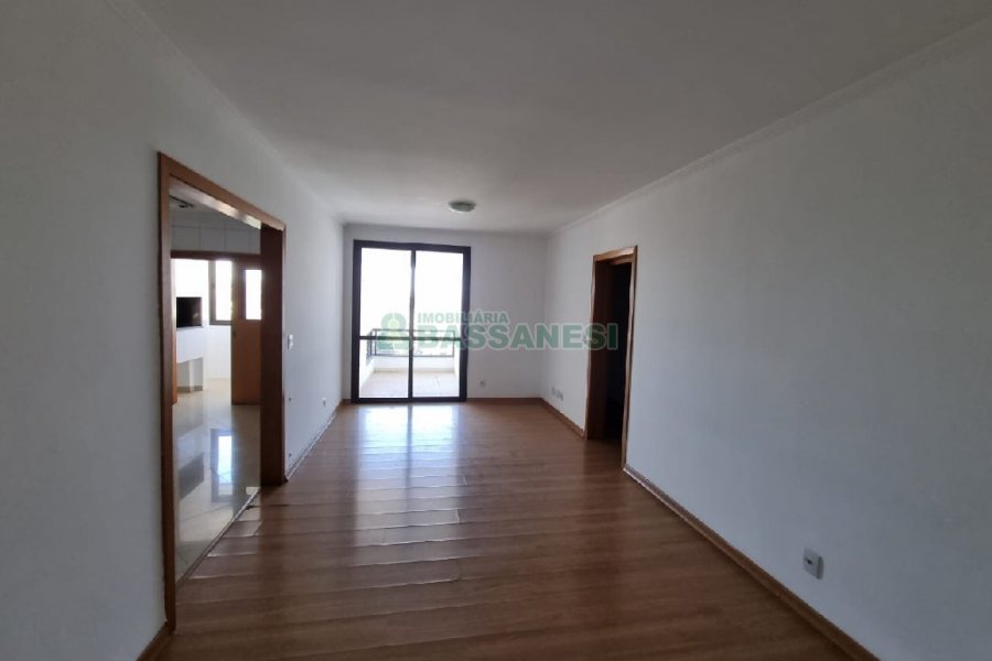 Apartamento com 101m², 3 dormitórios, 2 vagas, no bairro São Caetano em Caxias do Sul para Comprar