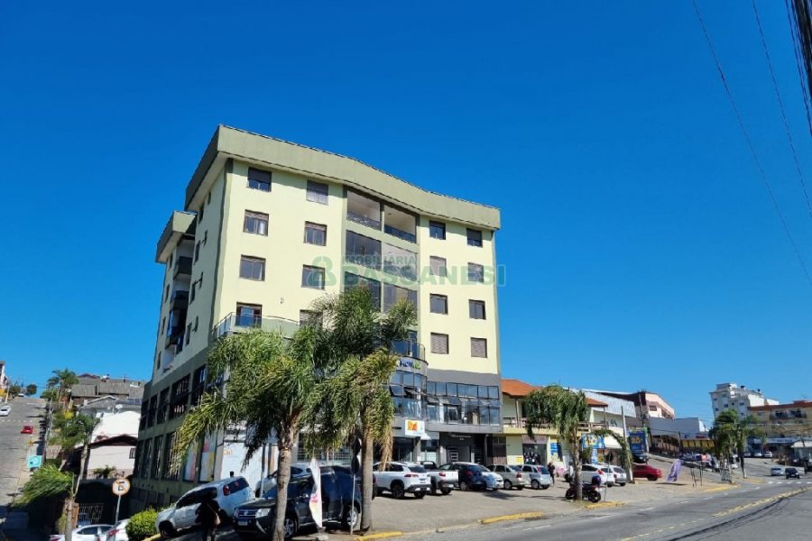 Apartamento com 101m², 3 dormitórios, 2 vagas, no bairro São Caetano em Caxias do Sul para Comprar