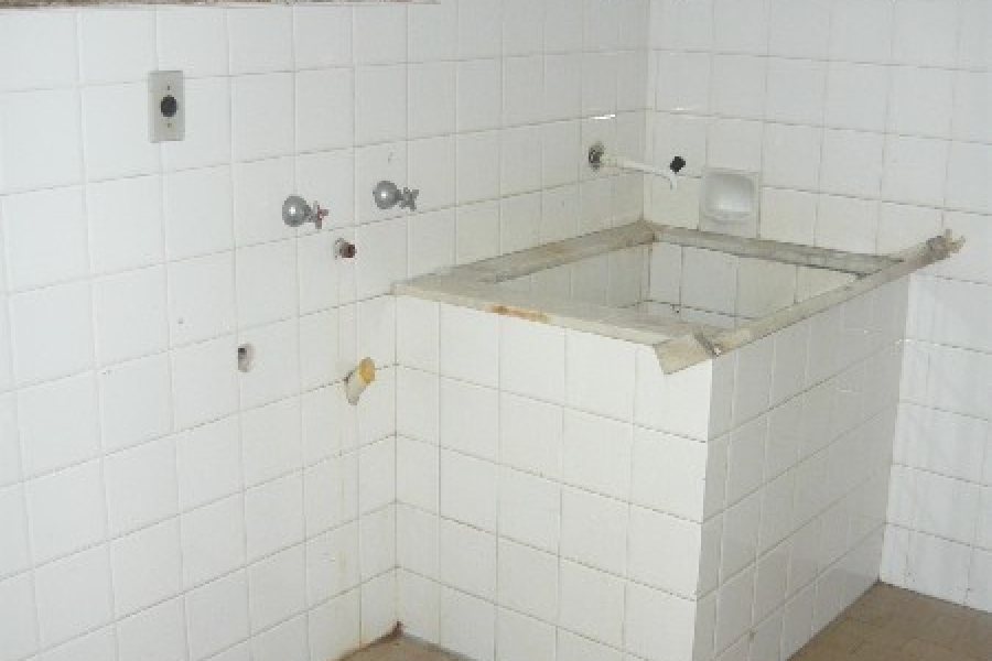 Casa Comercial com 500m², 5 dormitórios, 1 vaga, no bairro Centro em Caxias do Sul para Comprar
