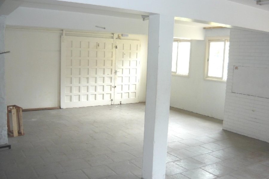 Casa Comercial com 500m², 5 dormitórios, 1 vaga, no bairro Centro em Caxias do Sul para Comprar