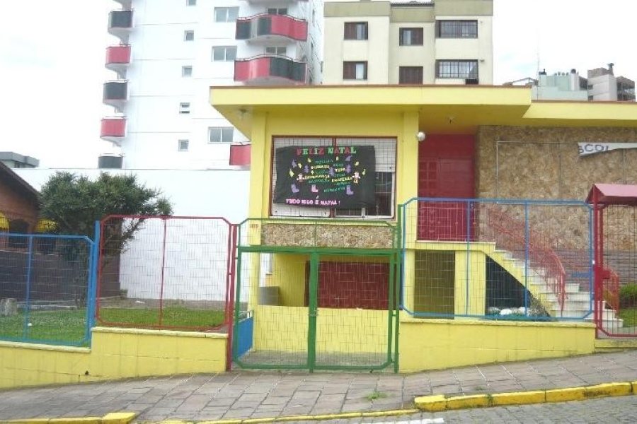Casa Comercial com 500m², 5 dormitórios, 1 vaga, no bairro Centro em Caxias do Sul para Comprar