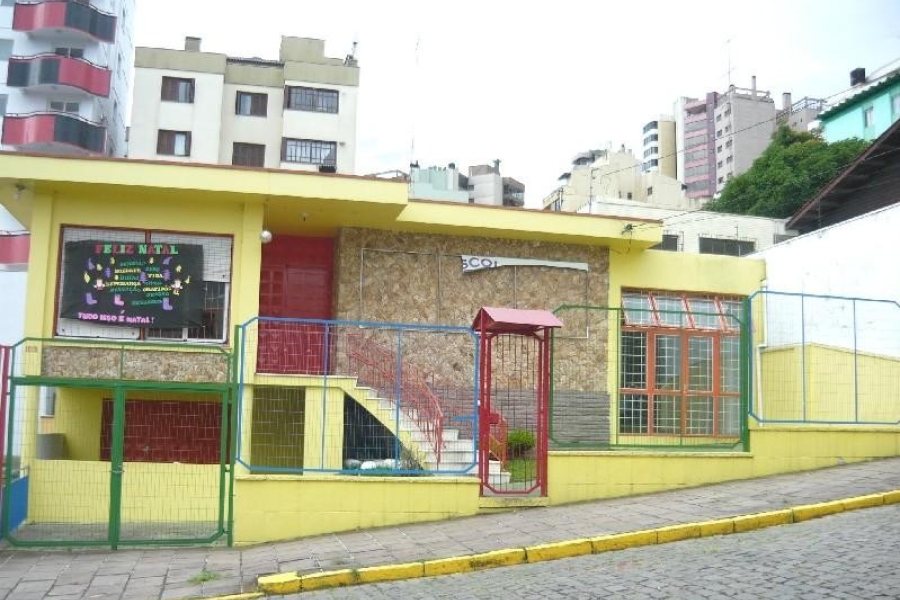 Casa Comercial com 500m², 5 dormitórios, 1 vaga, no bairro Centro em Caxias do Sul para Comprar