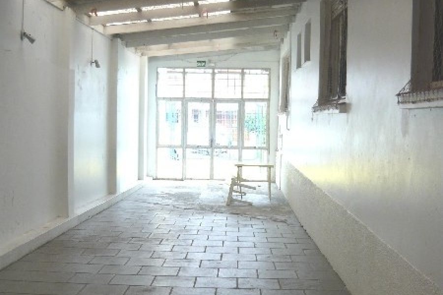 Casa Comercial com 500m², 5 dormitórios, 1 vaga, no bairro Centro em Caxias do Sul para Comprar