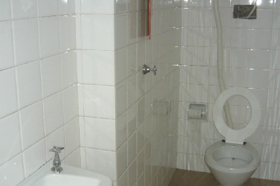 Casa Comercial com 500m², 5 dormitórios, 1 vaga, no bairro Centro em Caxias do Sul para Comprar