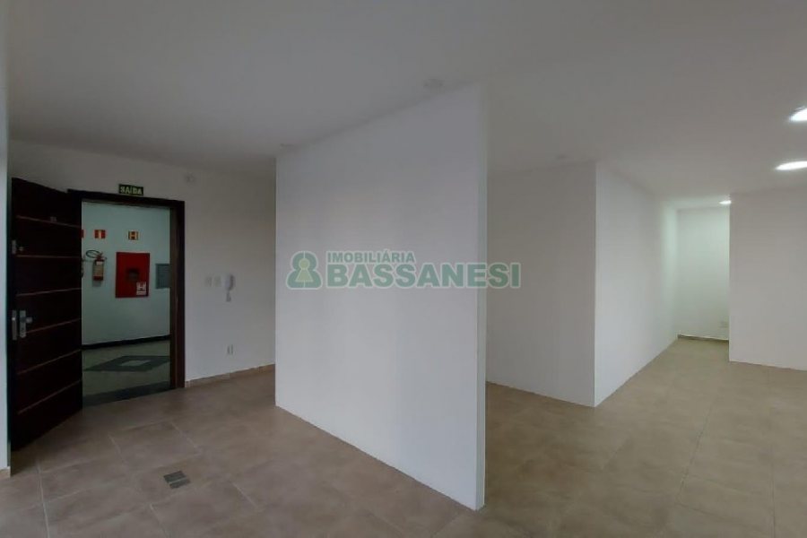 Sala com 73m², 2 vagas, no bairro São Pelegrino em Caxias do Sul para Comprar