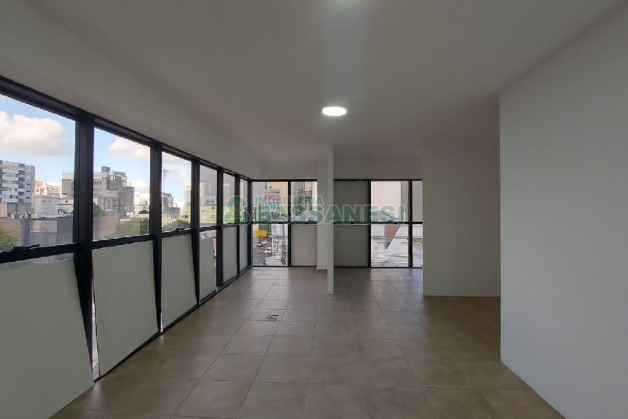 Sala com 73m², 2 vagas, no bairro São Pelegrino em Caxias do Sul para Comprar