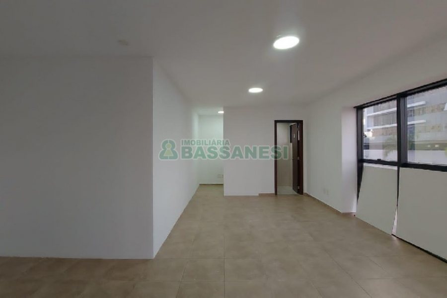 Sala com 73m², 2 vagas, no bairro São Pelegrino em Caxias do Sul para Comprar