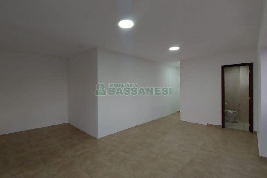 Sala com 73m², 2 vagas, no bairro São Pelegrino em Caxias do Sul para Comprar