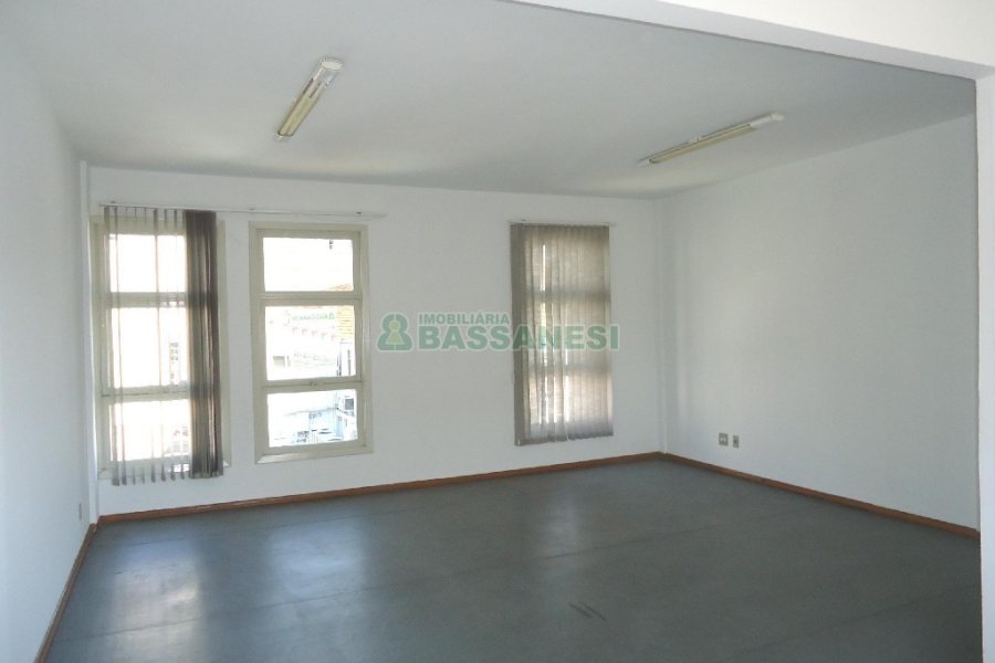 Sala com 46m², no bairro Centro em Caxias do Sul para Alugar