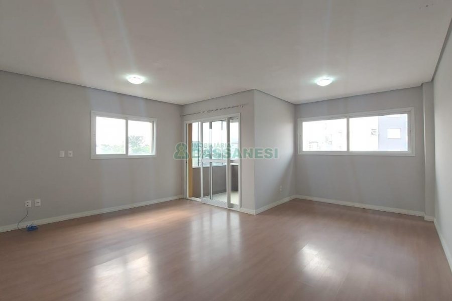 Apartamento com 105m², 3 dormitórios, 2 vagas, no bairro Sagrada Família em Caxias do Sul para Alugar