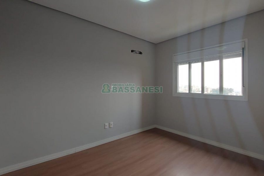 Apartamento com 105m², 3 dormitórios, 2 vagas, no bairro Sagrada Família em Caxias do Sul para Alugar
