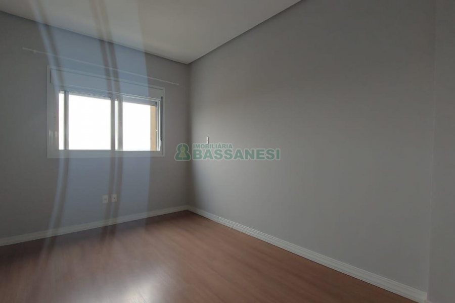 Apartamento com 105m², 3 dormitórios, 2 vagas, no bairro Sagrada Família em Caxias do Sul para Alugar
