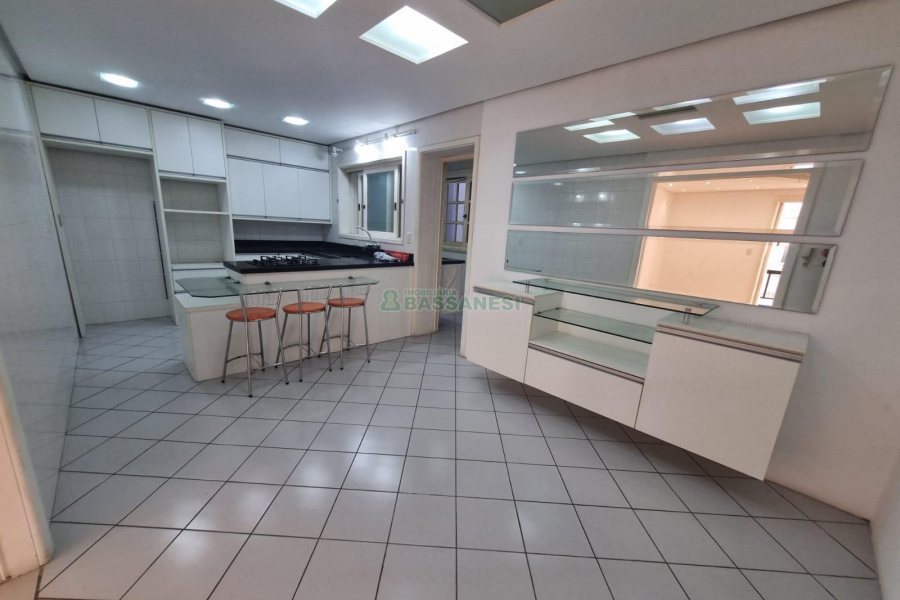 Apartamento com 120m², 3 dormitórios, 2 vagas, no bairro Pio X em Caxias do Sul para Alugar