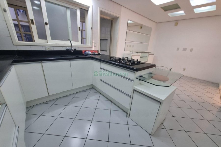 Apartamento com 120m², 3 dormitórios, 2 vagas, no bairro Pio X em Caxias do Sul para Alugar