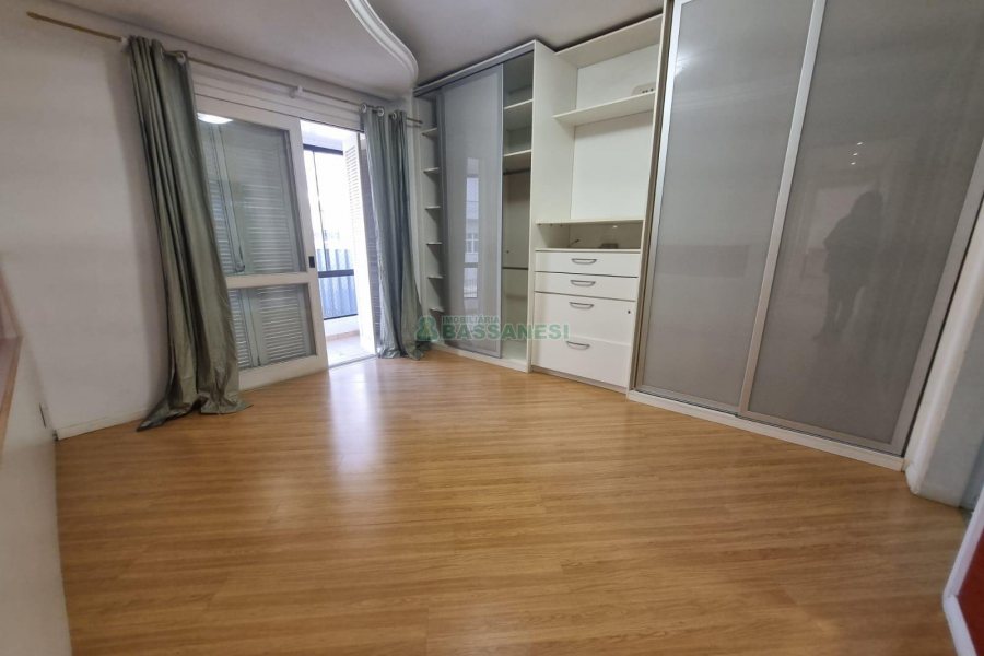 Apartamento com 120m², 3 dormitórios, 2 vagas, no bairro Pio X em Caxias do Sul para Alugar