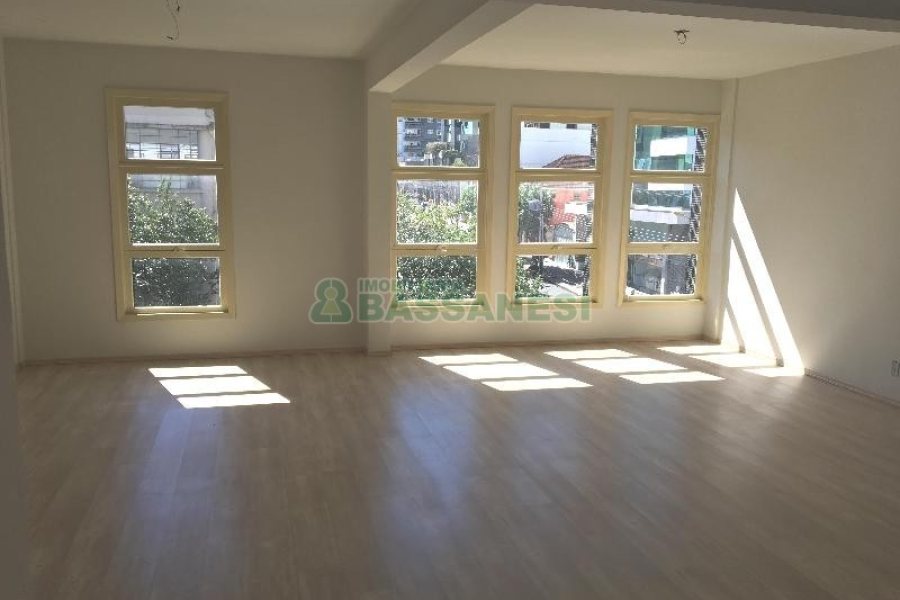 Sala com 60m², no bairro Centro em Caxias do Sul para Alugar