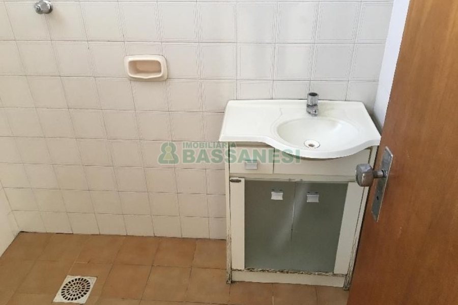Sala com 60m², no bairro Centro em Caxias do Sul para Alugar