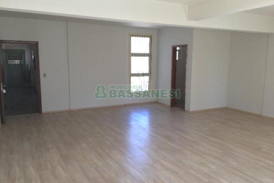 Sala com 60m², no bairro Centro em Caxias do Sul para Alugar