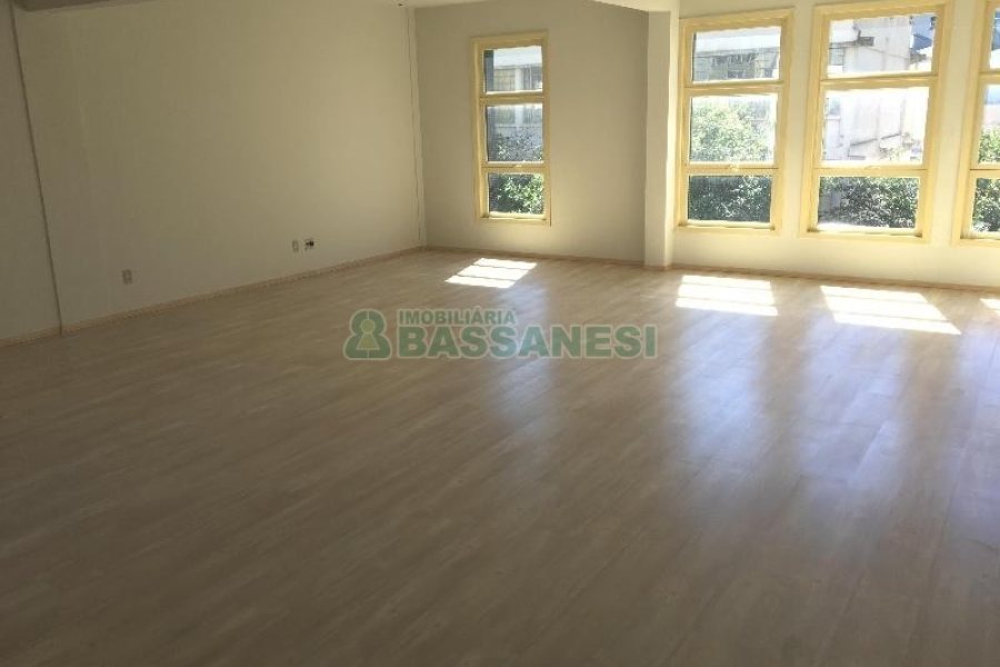 Sala com 60m², no bairro Centro em Caxias do Sul para Alugar