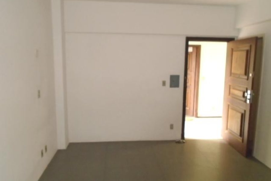Sala com 20m², no bairro Centro em Caxias do Sul para Alugar