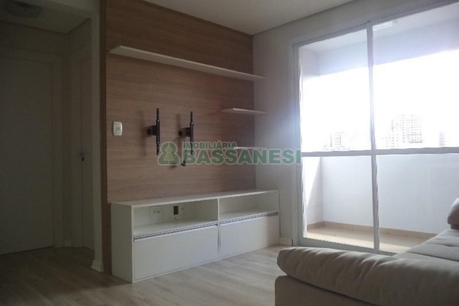 Apto Mobiliado com 75m², 2 dormitórios, 2 vagas, no bairro Cinqüentenário em Caxias do Sul para Comprar