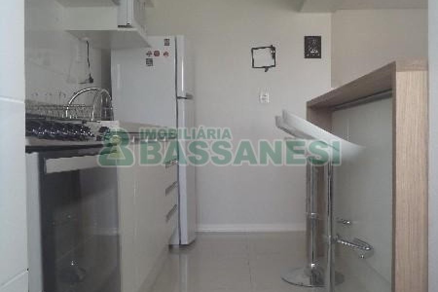 Apto Mobiliado com 75m², 2 dormitórios, 2 vagas, no bairro Cinqüentenário em Caxias do Sul para Comprar