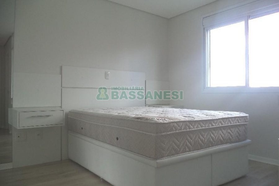 Apto Mobiliado com 75m², 2 dormitórios, 2 vagas, no bairro Cinqüentenário em Caxias do Sul para Comprar