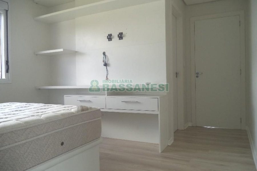 Apto Mobiliado com 75m², 2 dormitórios, 2 vagas, no bairro Cinqüentenário em Caxias do Sul para Comprar