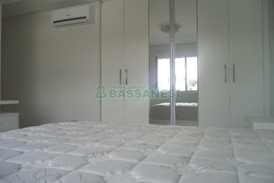 Apto Mobiliado com 75m², 2 dormitórios, 2 vagas, no bairro Cinqüentenário em Caxias do Sul para Comprar