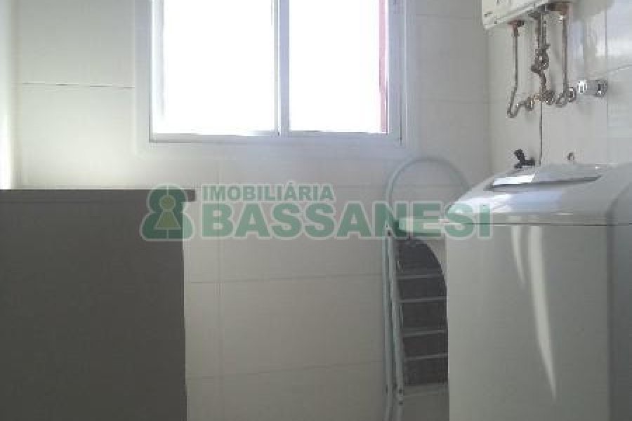 Apto Mobiliado com 75m², 2 dormitórios, 2 vagas, no bairro Cinqüentenário em Caxias do Sul para Comprar