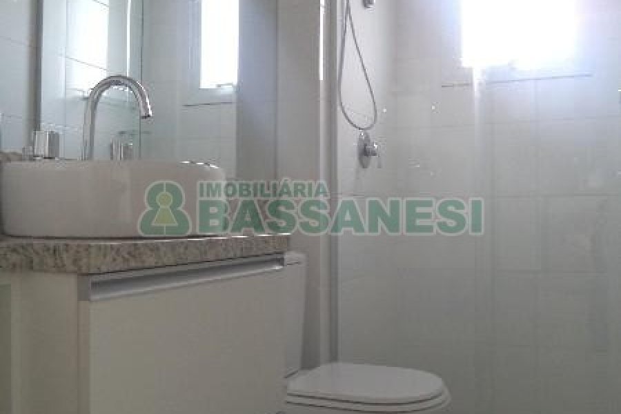 Apto Mobiliado com 75m², 2 dormitórios, 2 vagas, no bairro Cinqüentenário em Caxias do Sul para Comprar