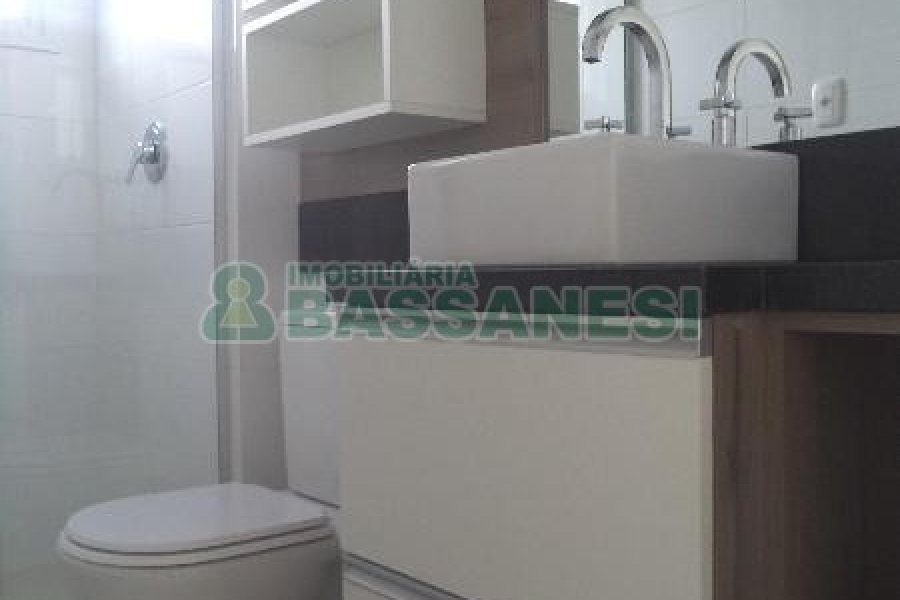 Apto Mobiliado com 75m², 2 dormitórios, 2 vagas, no bairro Cinqüentenário em Caxias do Sul para Comprar