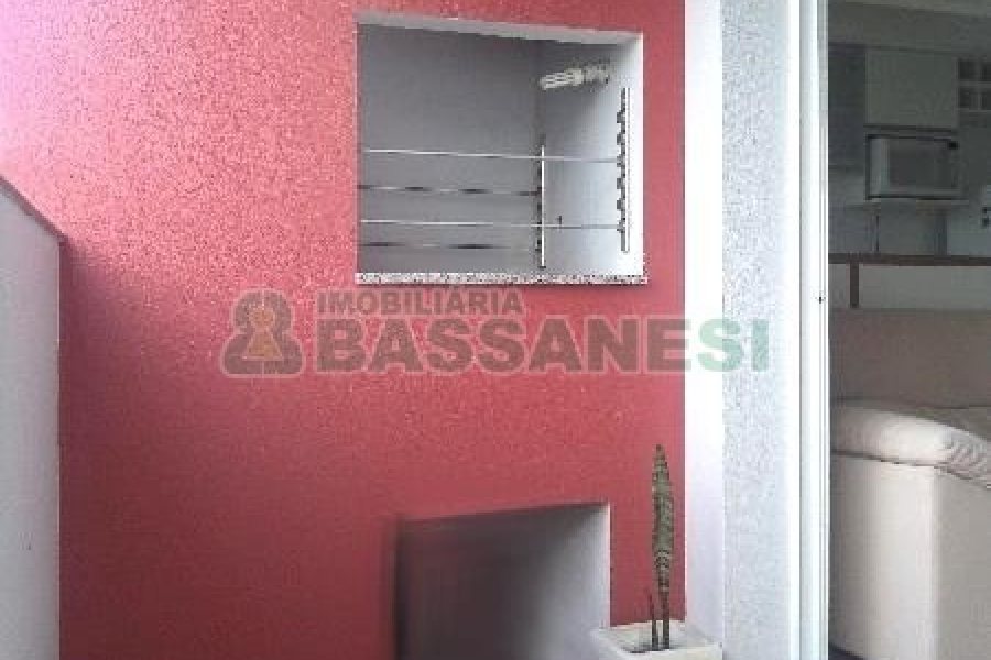 Apto Mobiliado com 75m², 2 dormitórios, 2 vagas, no bairro Cinqüentenário em Caxias do Sul para Comprar