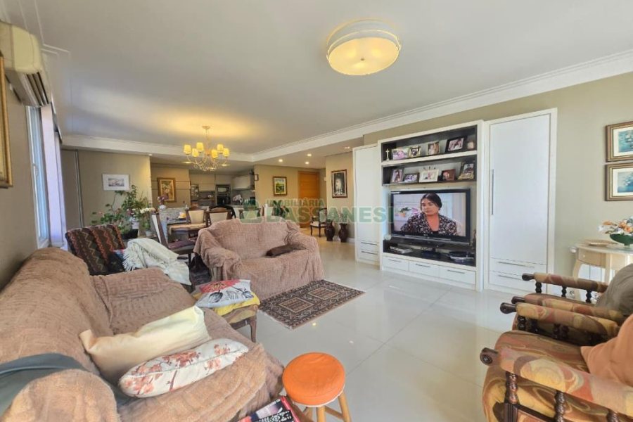 Apartamento com 190m², 3 dormitórios, 2 vagas, no bairro Centro em Caxias do Sul para Comprar
