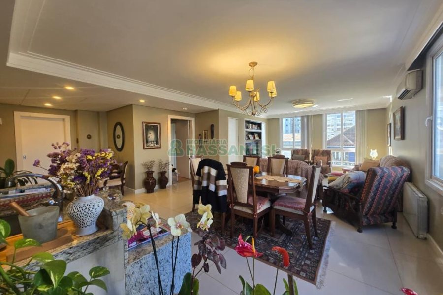 Apartamento com 190m², 3 dormitórios, 2 vagas, no bairro Centro em Caxias do Sul para Comprar