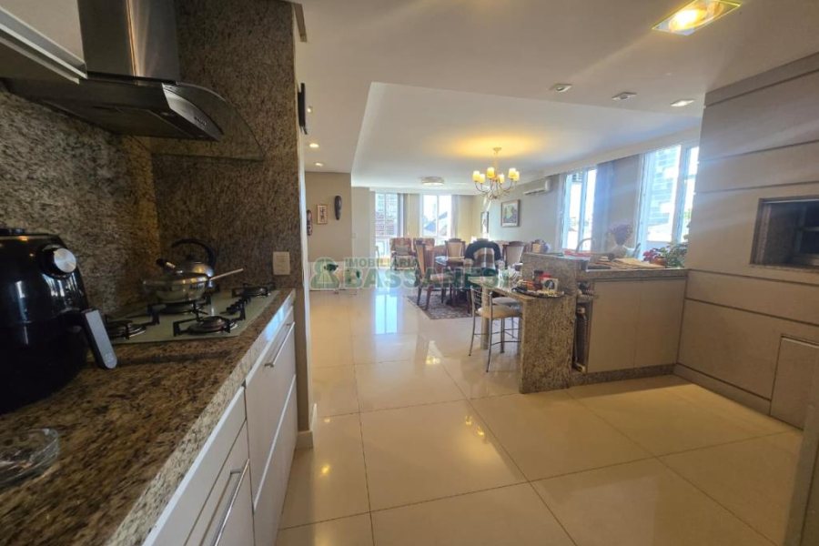 Apartamento com 190m², 3 dormitórios, 2 vagas, no bairro Centro em Caxias do Sul para Comprar