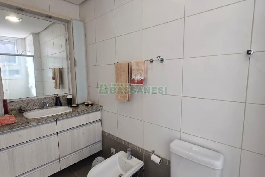 Apartamento com 190m², 3 dormitórios, 2 vagas, no bairro Centro em Caxias do Sul para Comprar