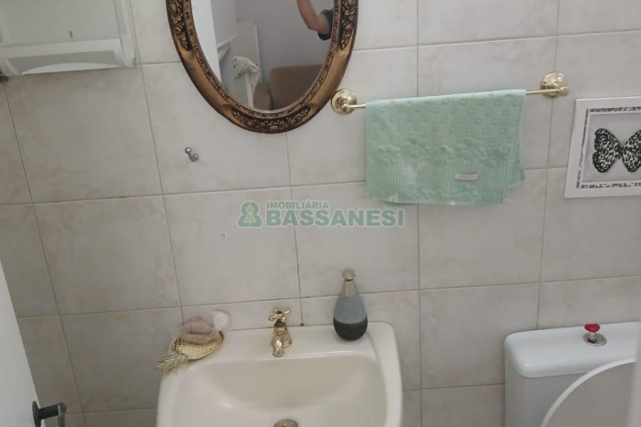 Sala Mobiliada com 48m², no bairro Centro em Caxias do Sul para Alugar ou Comprar