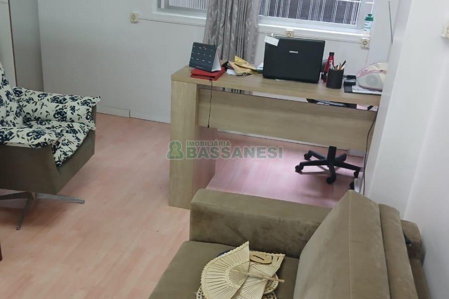 Sala Mobiliada com 48m², no bairro Centro em Caxias do Sul para Alugar ou Comprar